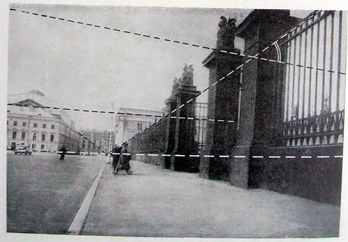 Ограда перед зданием Русского музея. Фотография