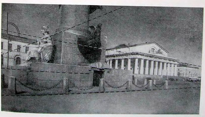 Ростральная колонна и Биржа. Фотография